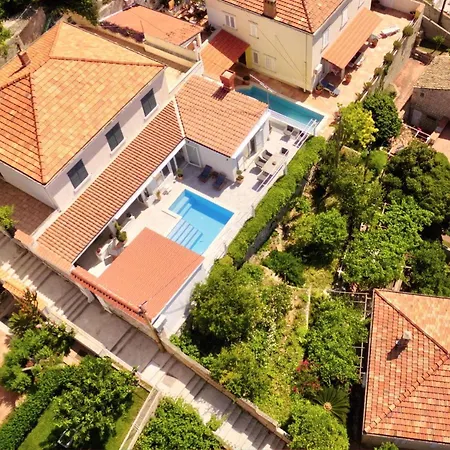 Franklin With Swimming Pool Villa