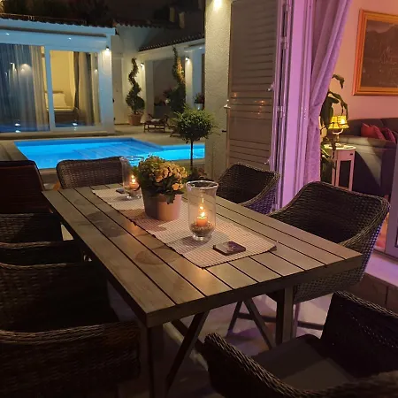 Villa Franklin With Swimming Pool *